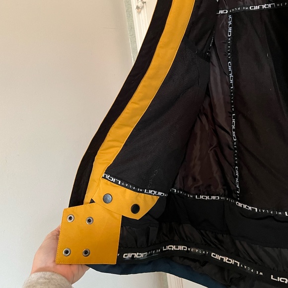 Liquid Ski/ Snowboard/ Snow Jacket, Insulated, Detachable Hood, Size Large - Picture 7 of 9